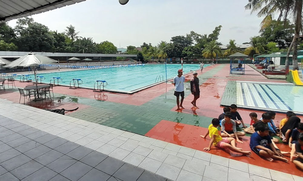 kolam renang tirtasari depok