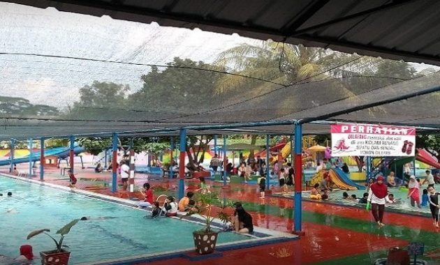 kolam renang tirtasari depok