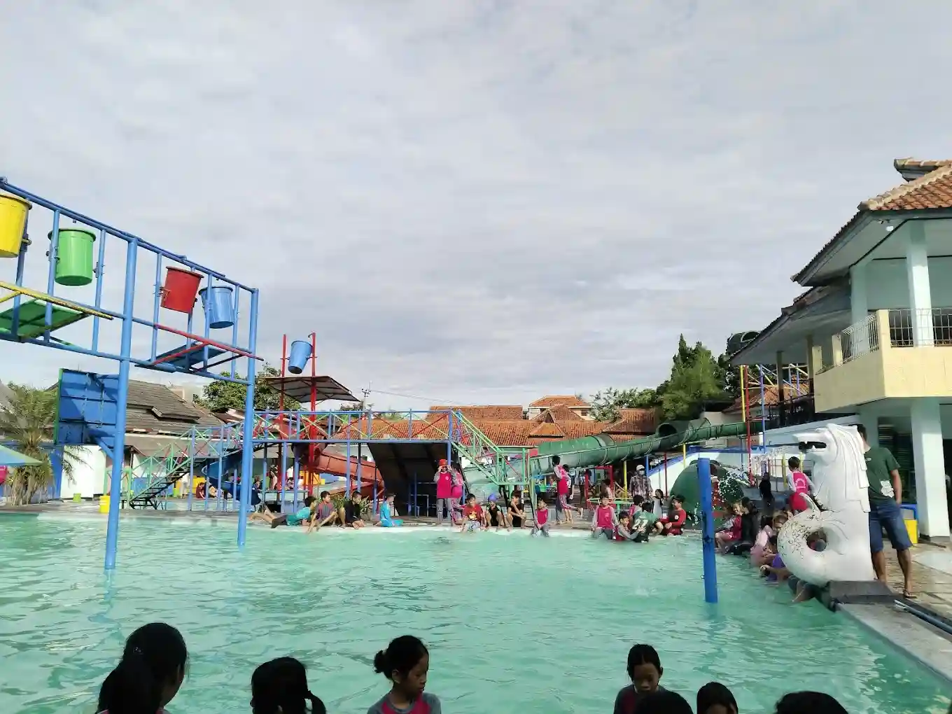 Wisata Kolam Renang Ciawitali,