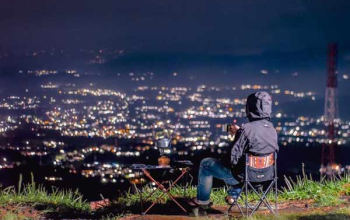 3. Kolam Renang Bagi yang ingin berendam dan bersantai, kolam renang di Wisata Sukageuri View merupakan pilihan yang sempurna. Dikelilingi oleh pepohonan hijau, kolam renang ini menawarkan kesegaran dan kenyamanan bagi pengunjung. 4. Gardu Pandang Untuk menikmati panorama alam yang spektakuler, pengunjung dapat naik ke gardu pandang. Dari sini, mereka dapat melihat pemandangan alam yang luas dan memukau, serta mengabadikan momen indah dengan kamera.
