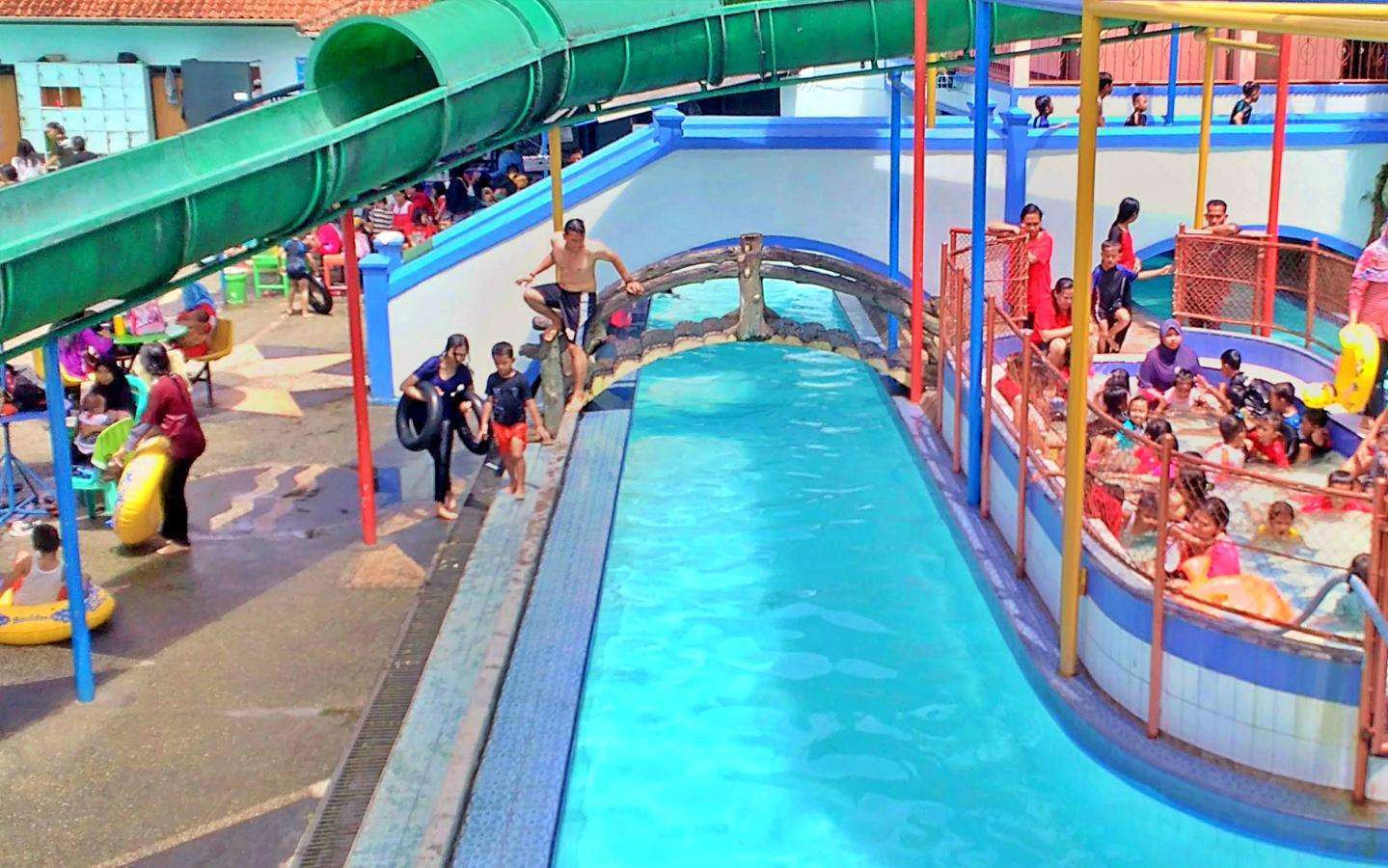 Wisata Kolam Renang Ciawitali,